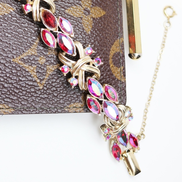 GORGEOUS VINTAGE CORO PEGASUS *signed* PINK CRYSTAL GOLD TONE BRACELET - Picture 8 of 8